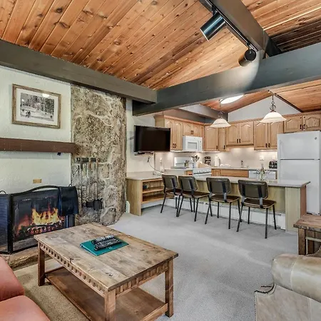 Laurelwood Condominiums Studio Premier Unit 209